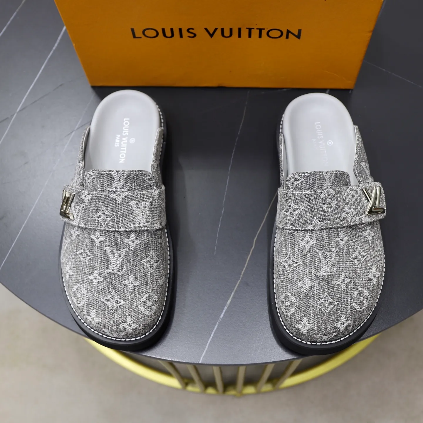 Ex-factory price 420💰 Lv. Popular men's slippers hot sale 🔥 🩴Official website one to one production 38-45 sizes 45 46 🉑️Customized!